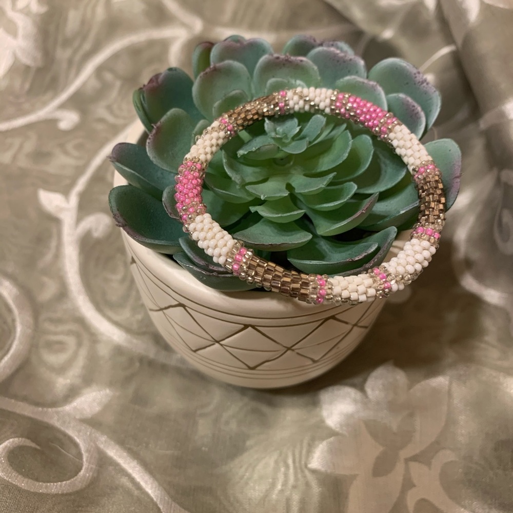 Women’s beaded bracelet